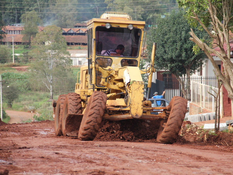 TRÊS DE MAIO ESTÁ COM OBRAS DE PAVIMENTAÇÃO POLIÉDRICA EM 20 RUAS
